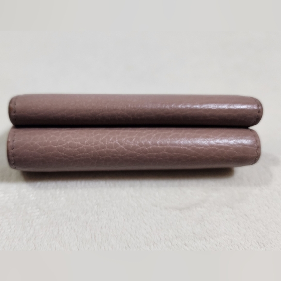 Gucci Marmont Trifold compact Wallet. Minor corner wear. Needs some cleaning. - Picture 6 of 16